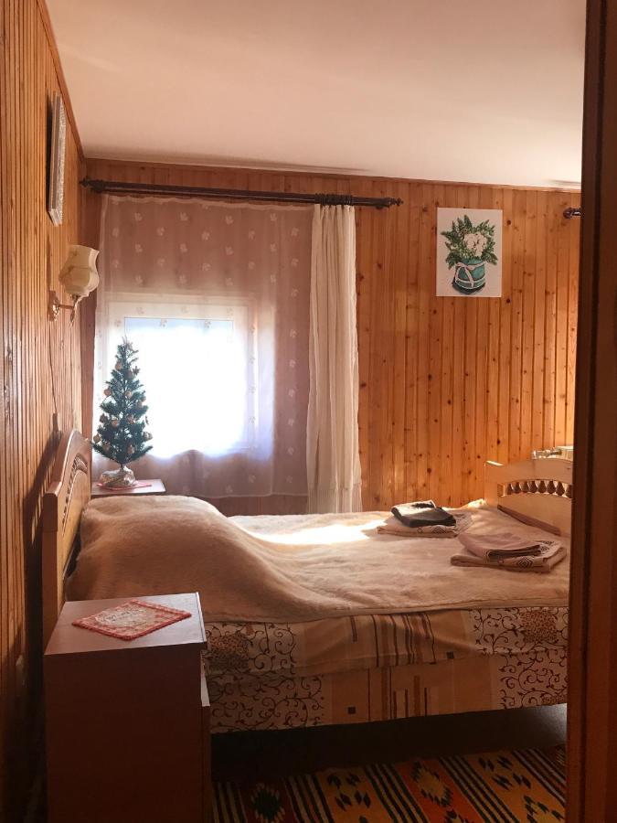 за горбами Apartment Yaremche